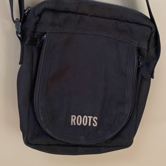 ROOTS | crossbody bag - Picture 2 of 5